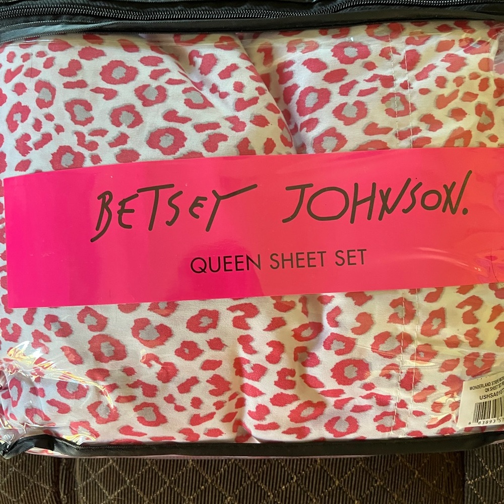 Betsy Johnson queen size sheet four piece (one Flat/Fitted and Two Pillow cases